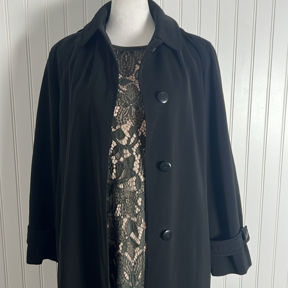 Gallery | long hood | black trench coat - Picture 5 of 16